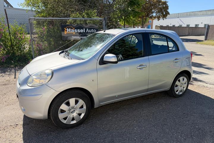 Grøn Nissan Micra fra 2011