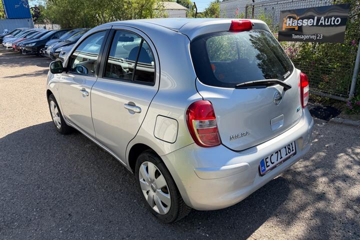 Grøn Nissan Micra fra 2011