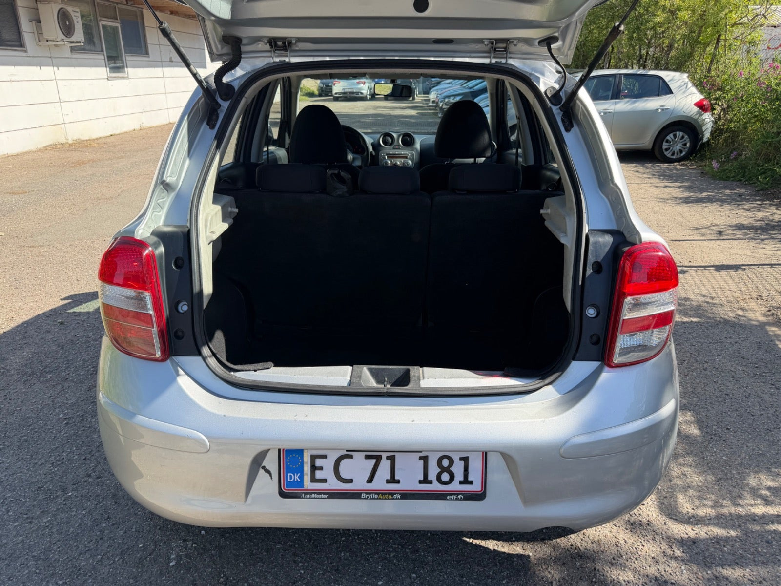 Grøn Nissan Micra fra 2011