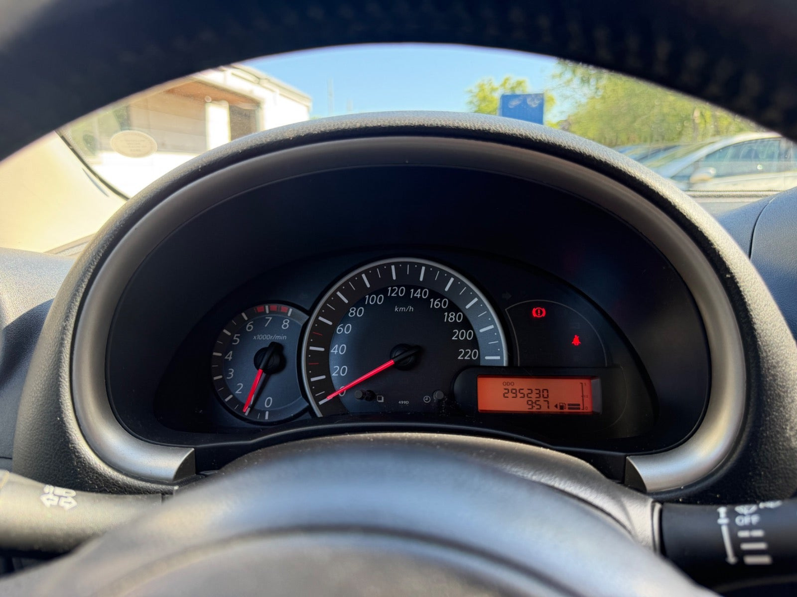 Grøn Nissan Micra fra 2011