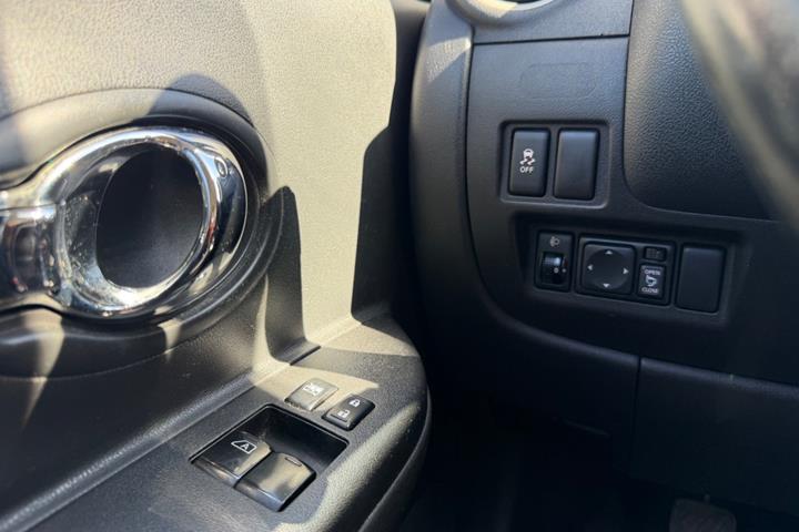 Grøn Nissan Micra fra 2011