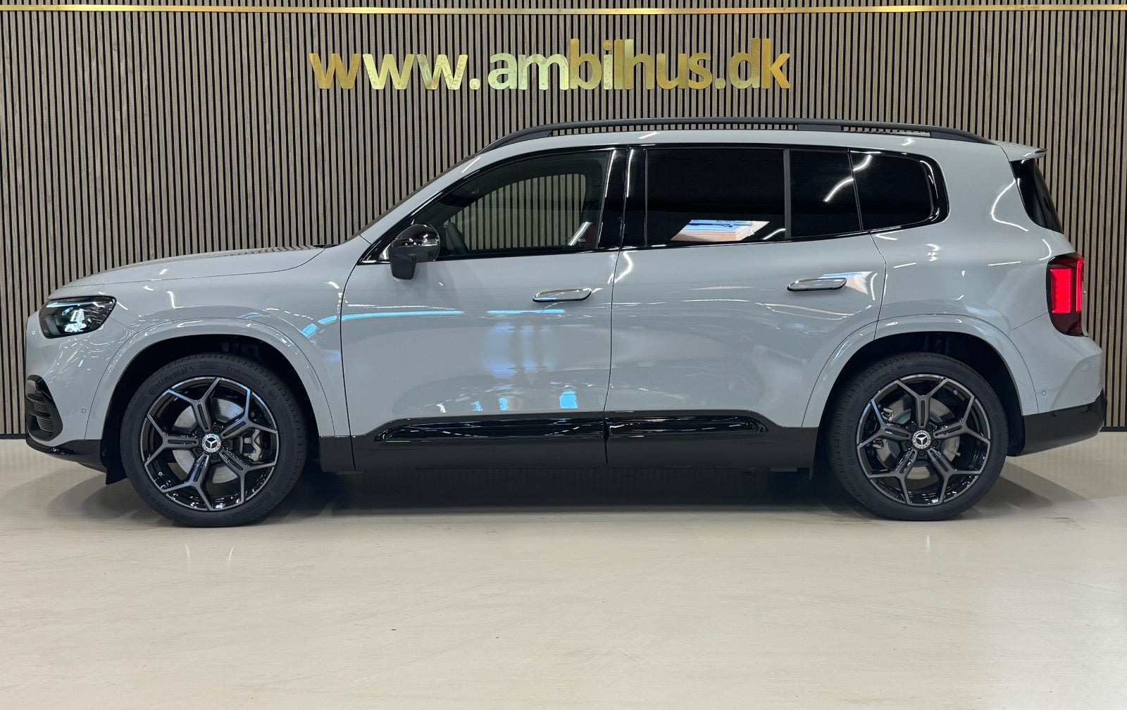 Grå Mercedes GLB250+ fra 2026