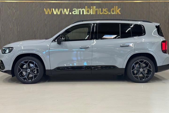 Grå Mercedes GLB250+ fra 2026