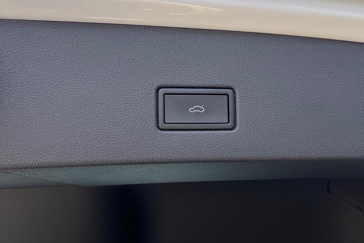 Hvid VW T-Roc fra 2022