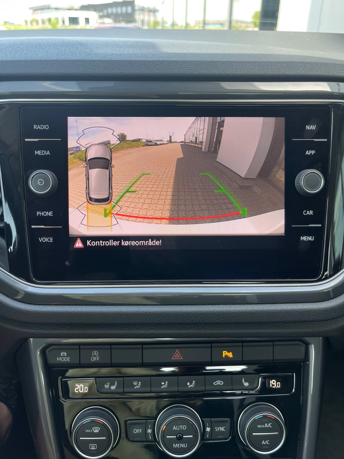 Hvid VW T-Roc fra 2022