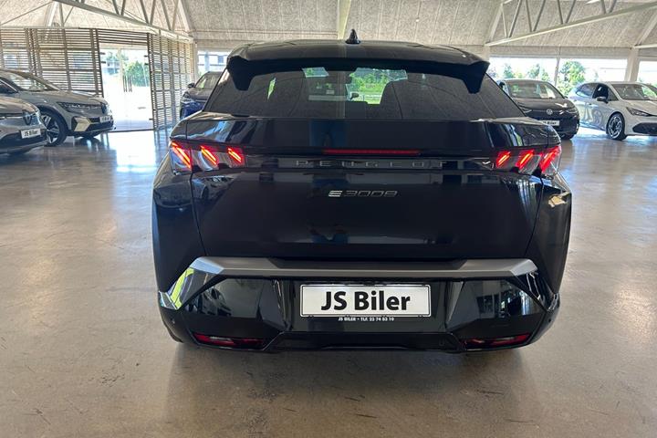 Sort Peugeot e-3008 fra 2024