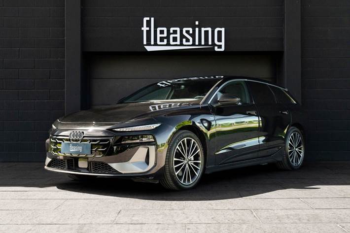 Sort Audi A6 e-tron fra 2025 set udefra