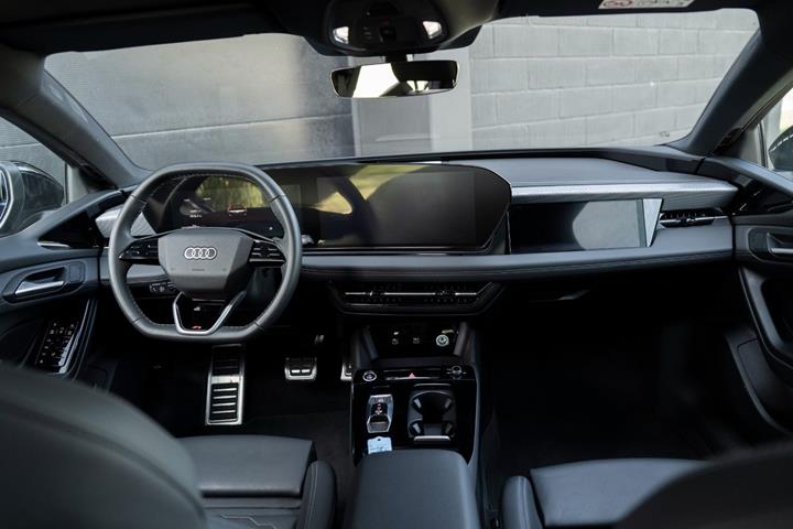 Sort Audi A6 e-tron fra 2025
