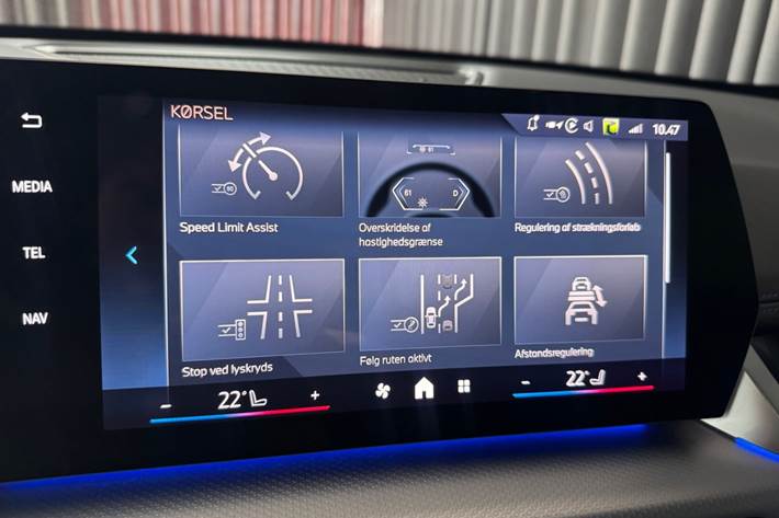 Grå BMW iX1 fra 2025