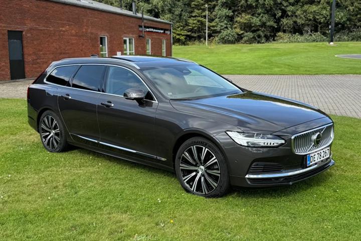 Sort Volvo V90 fra 2021 set udefra