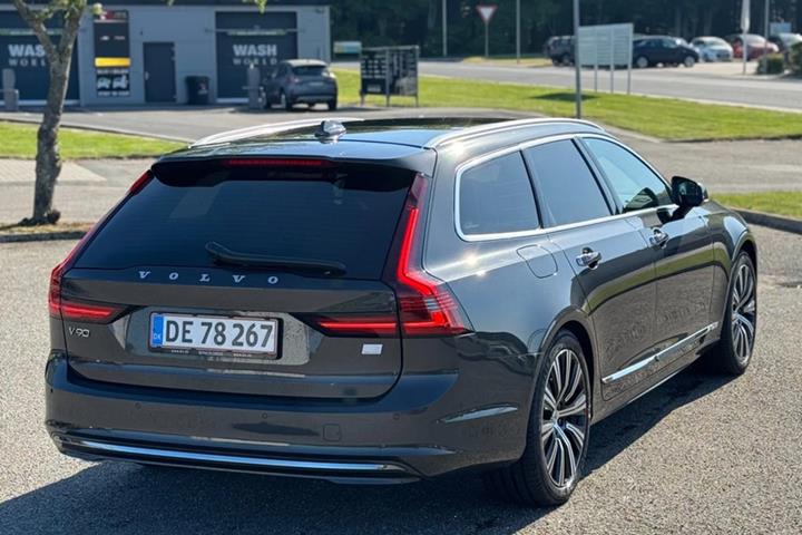 Sort Volvo V90 fra 2021