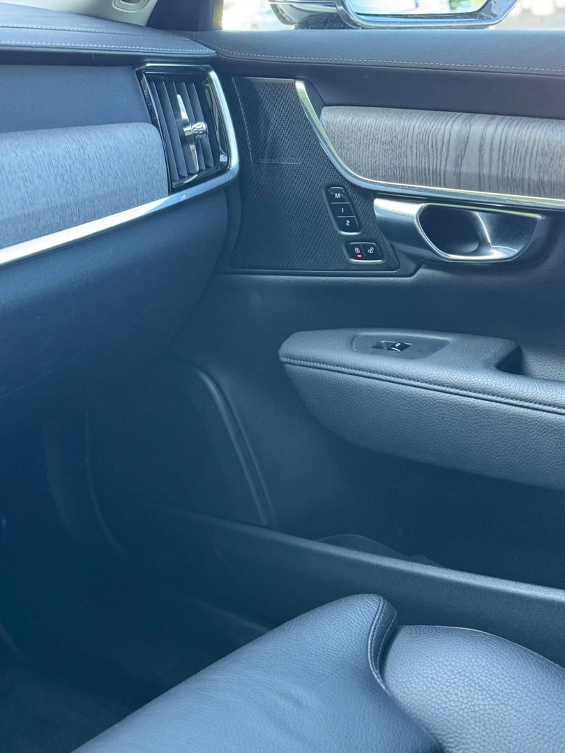 Sort Volvo V90 fra 2021