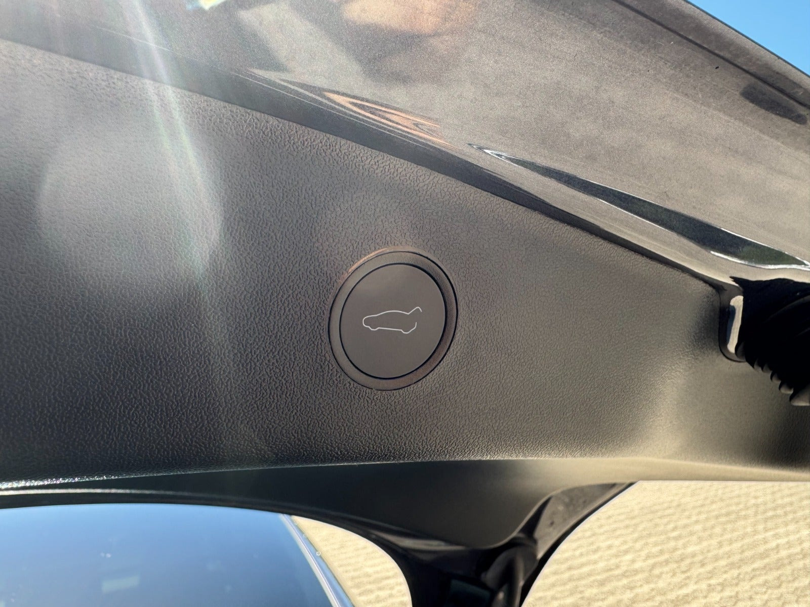 Grå Tesla Model 3 fra 2023