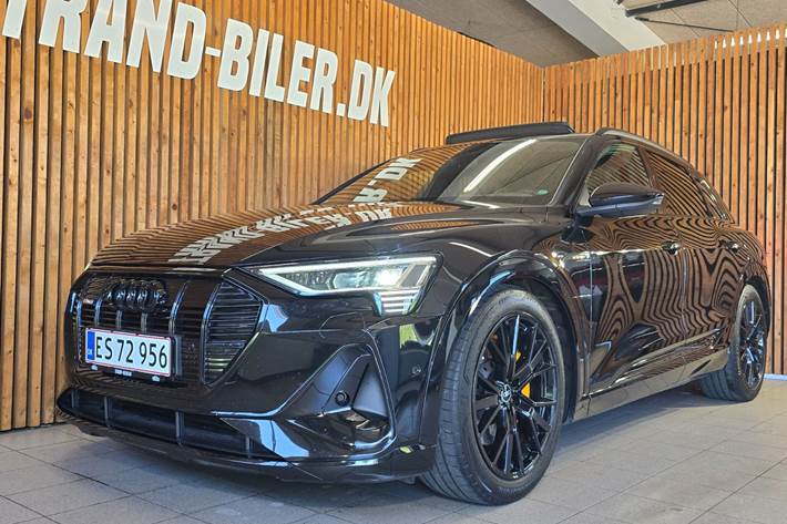 Sort Audi e-tron fra 2022 set udefra