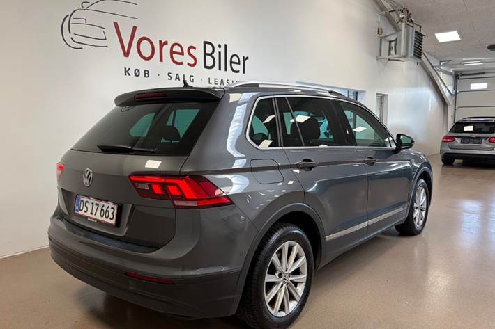 Grå VW Tiguan fra 2018