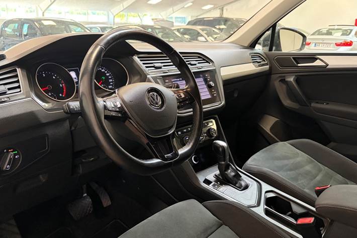 Grå VW Tiguan fra 2018