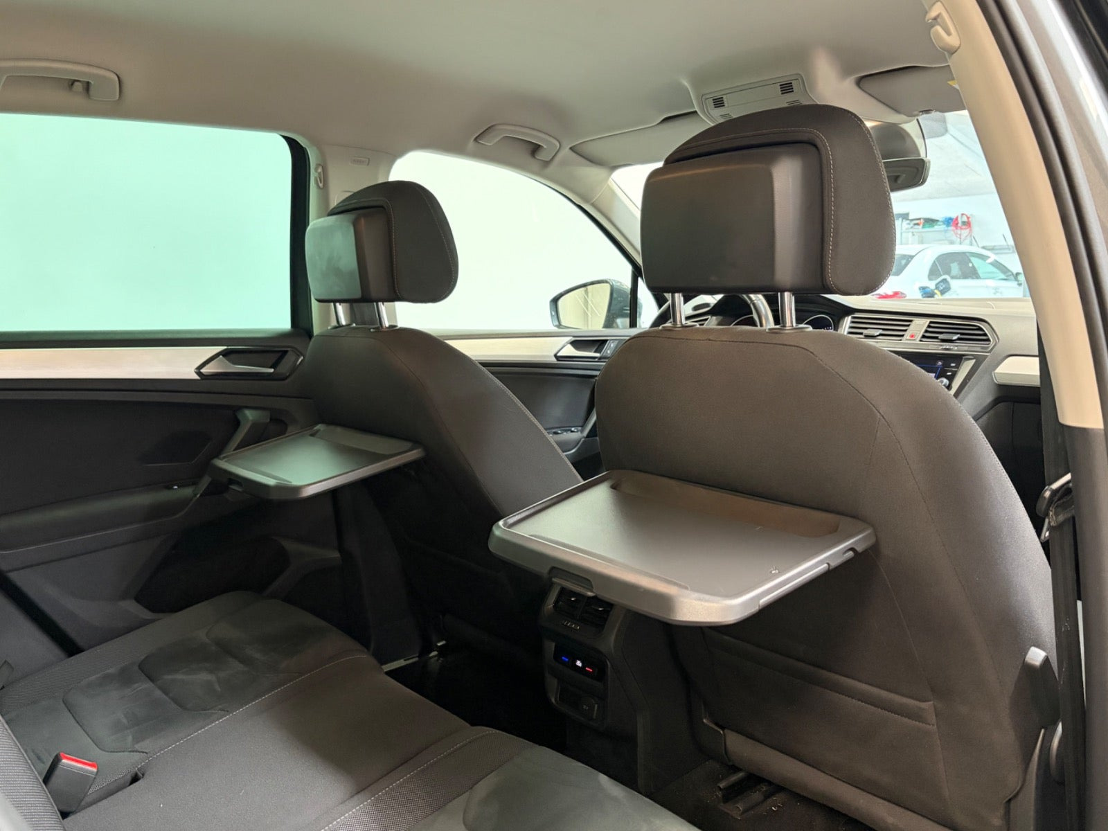 Grå VW Tiguan fra 2018