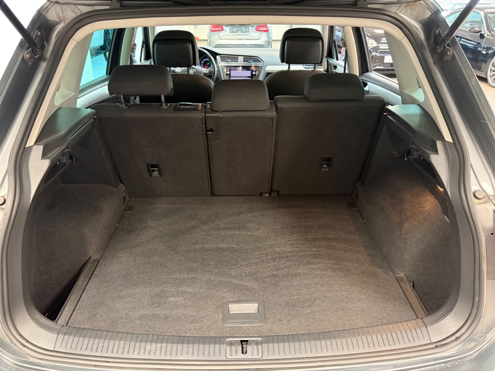 Grå VW Tiguan fra 2018