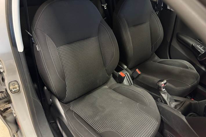 Sølv Peugeot 208 fra 2016