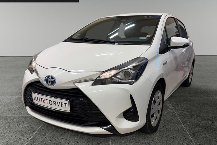 Hvid Toyota Yaris fra 2017 set udefra