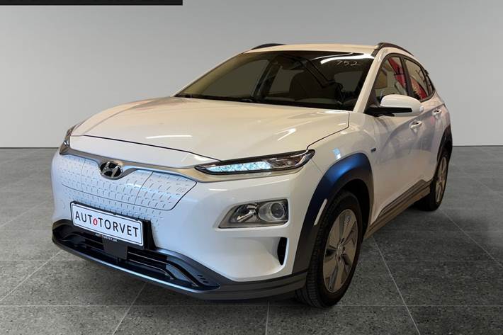 Hvid Hyundai Kona fra 2021 set udefra