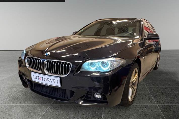Sort BMW 520d fra 2015 set udefra