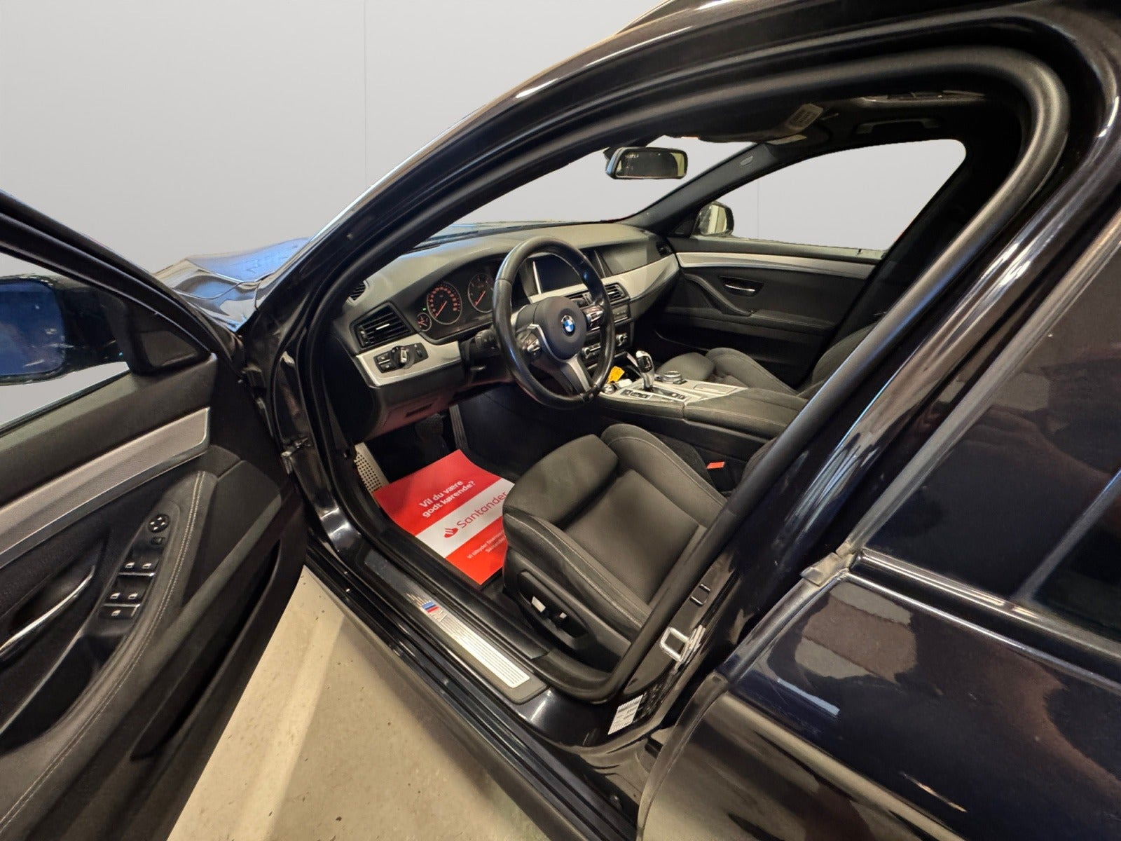 Sort BMW 520d fra 2015