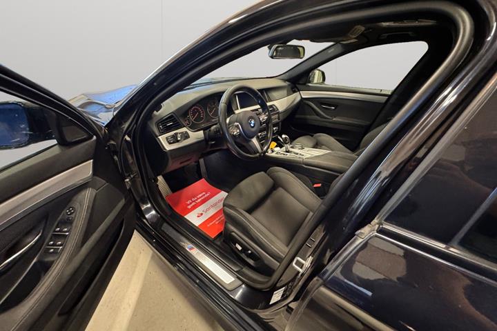 Sort BMW 520d fra 2015