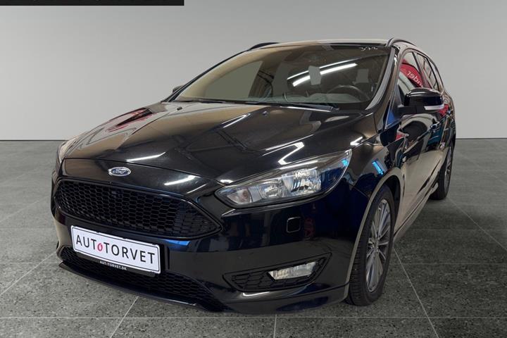 Sort Ford Focus fra 2017 set udefra