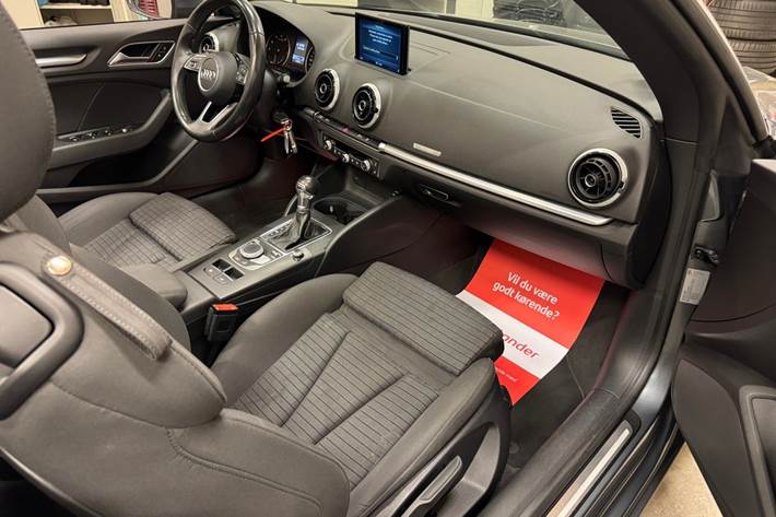 Grå Audi A3 fra 2017