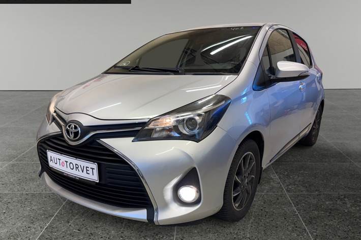 Sølv Toyota Yaris fra 2014 set udefra