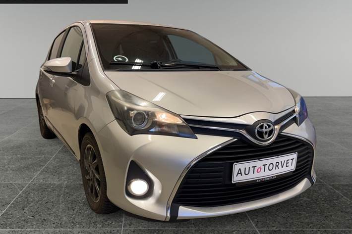 Sølv Toyota Yaris fra 2014