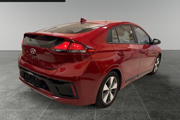 Rød Hyundai Ioniq fra 2019