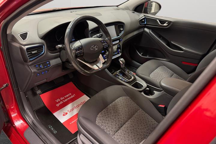 Rød Hyundai Ioniq fra 2019