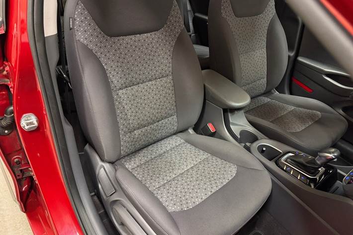 Rød Hyundai Ioniq fra 2019