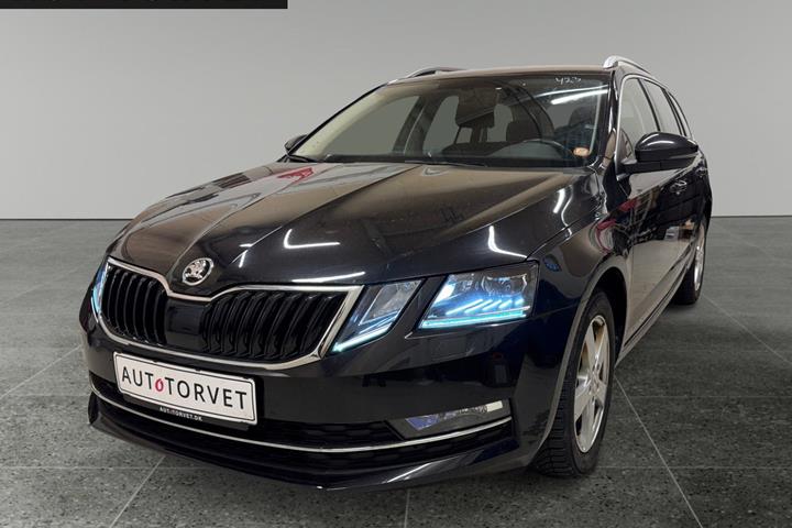 Sort Skoda Octavia fra 2019 set udefra