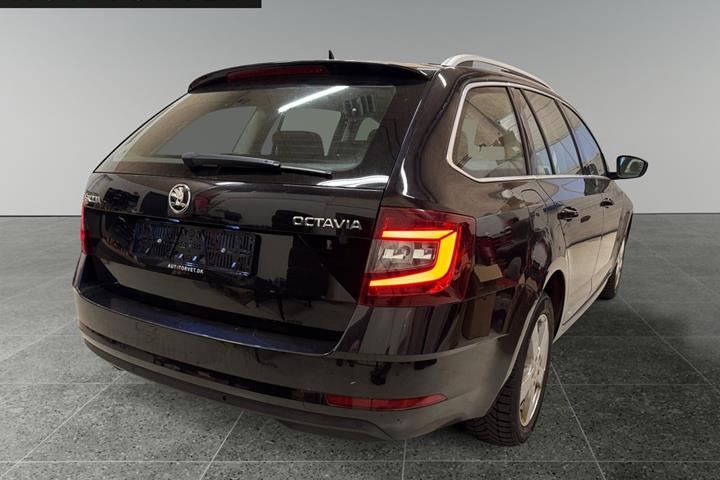 Sort Skoda Octavia fra 2019