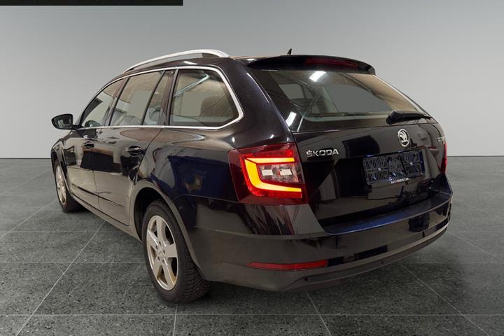 Sort Skoda Octavia fra 2019