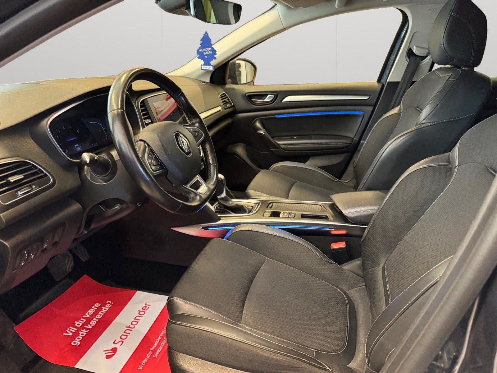 Blå Renault Megane IV fra 2021