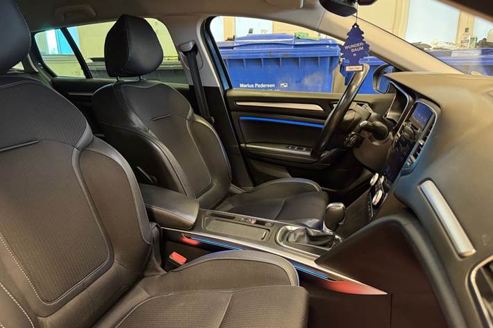 Blå Renault Megane IV fra 2021