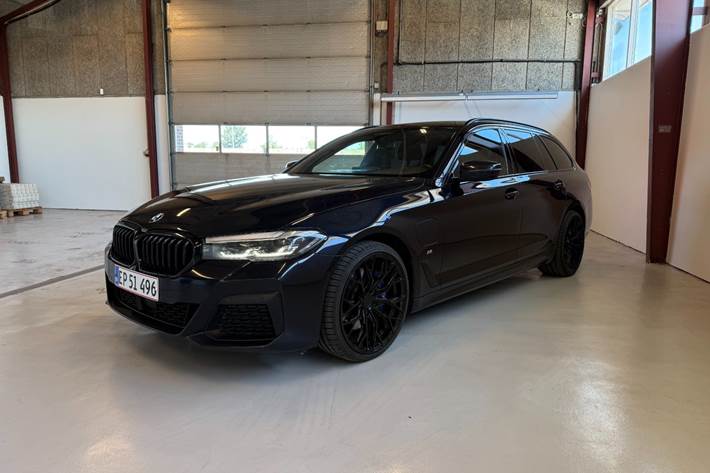 Sort BMW 530e fra 2021