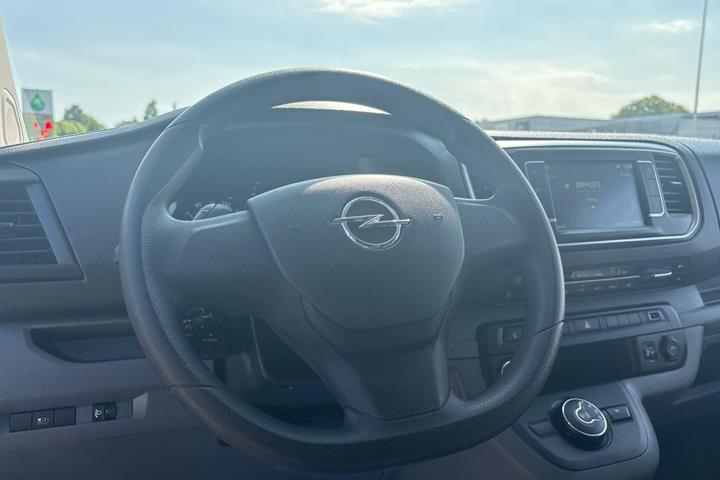 Hvid Opel Vivaro fra 2021