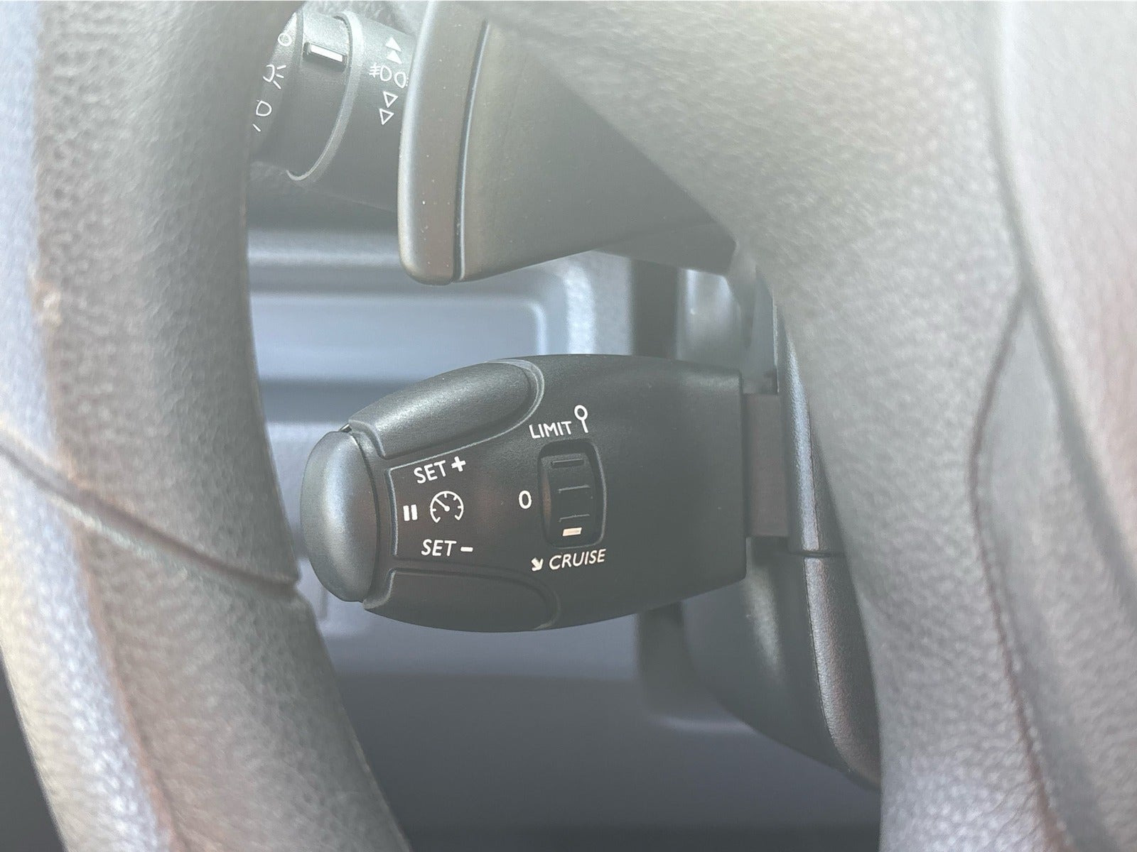 Hvid Opel Vivaro fra 2021