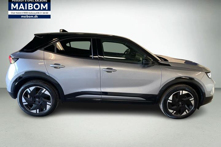 Sølv Opel Mokka-e fra 2025