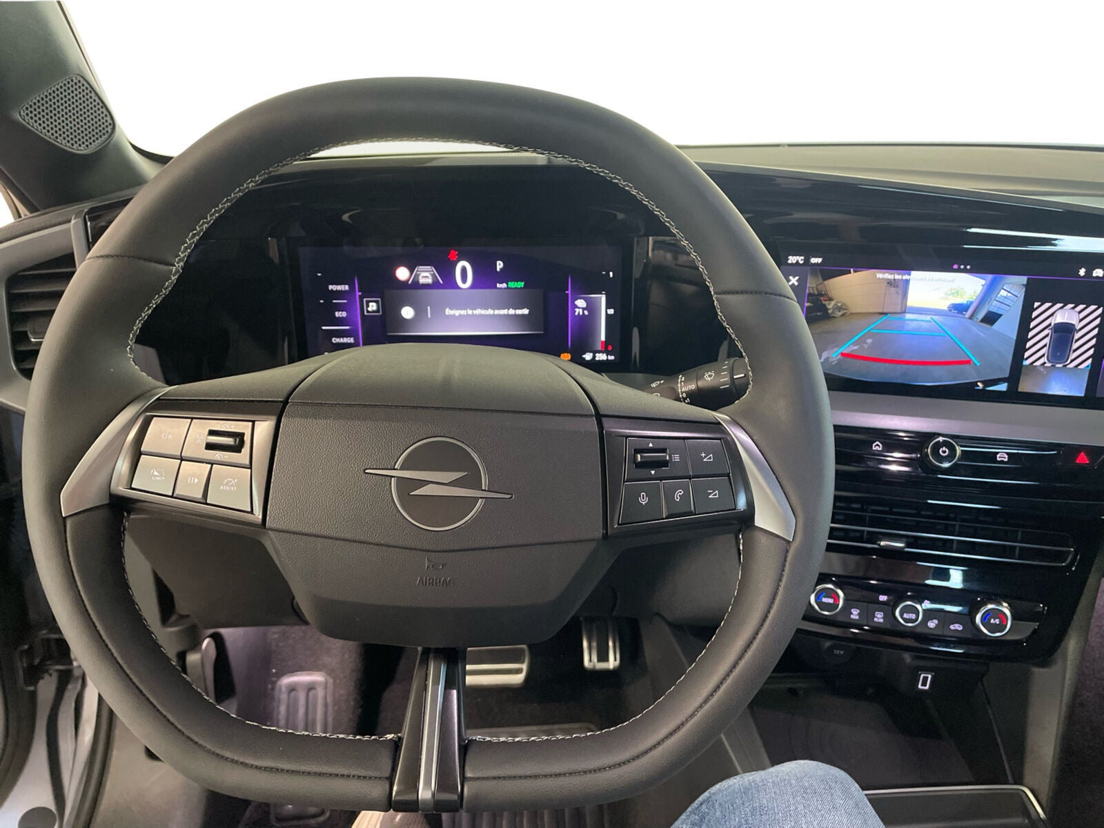Sølv Opel Mokka-e fra 2025