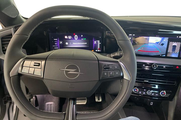 Sølv Opel Mokka-e fra 2025