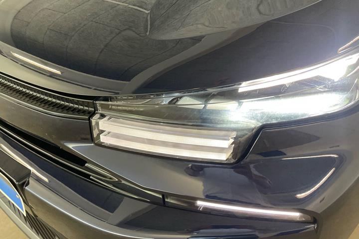 Blå Citroën ë-C4 X fra 2025