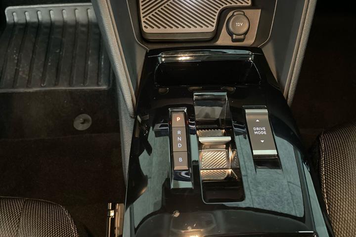 Blå Citroën ë-C4 X fra 2025