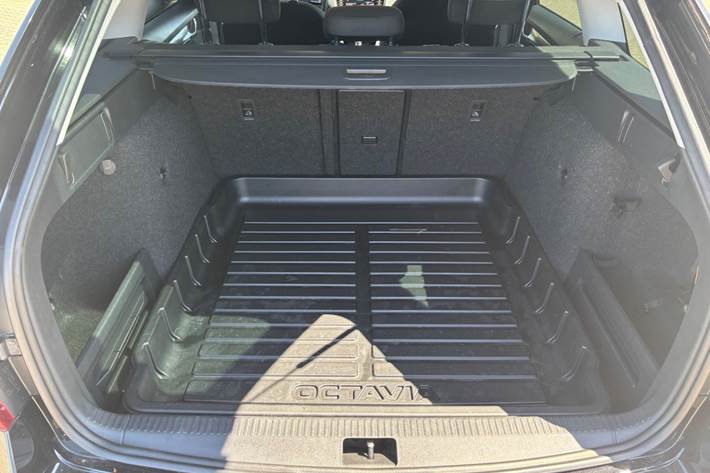 Sort Skoda Octavia fra 2020