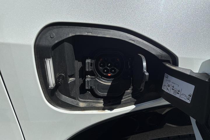 Hvid Nissan Ariya fra 2025